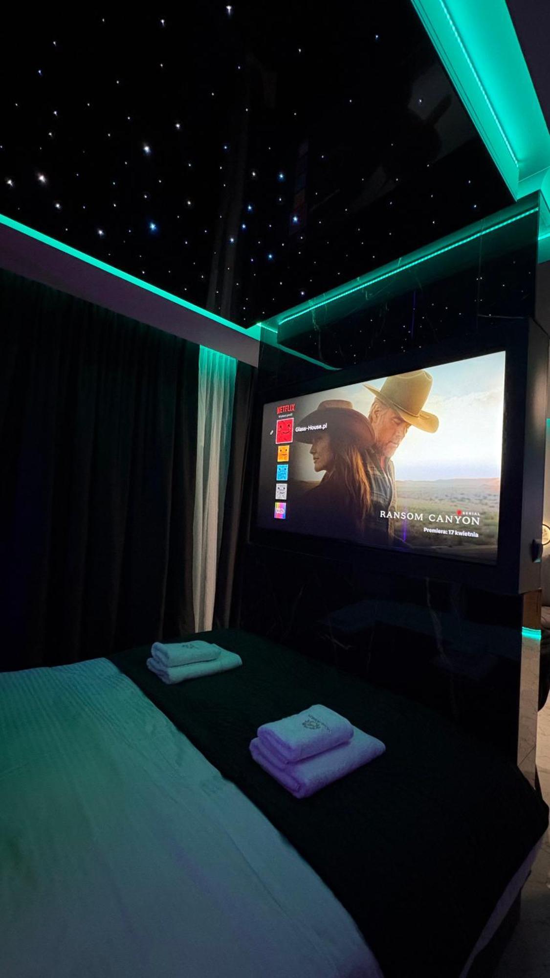 Glass House Jacuzzi Wislane Tarasy With Sauna And Parking Krakau