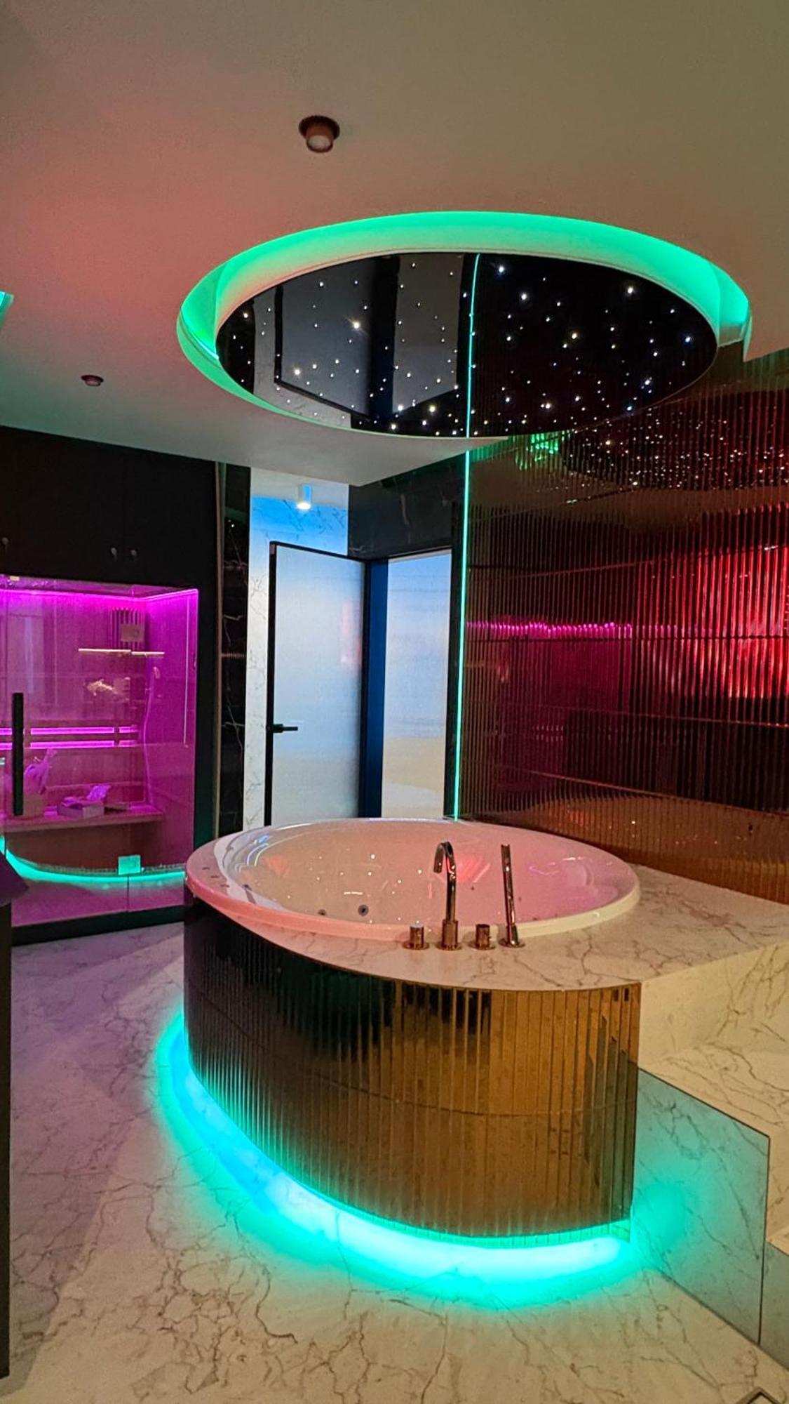 Glass House Jacuzzi Wislane Tarasy With Sauna And Parking Apartment Krakau