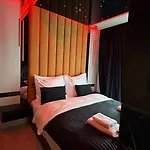 Jacuzzi Glass-House Wislane Tarasy With Sauna And Parking