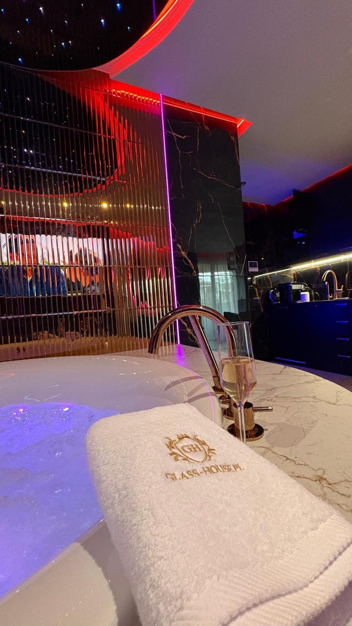 Jacuzzi Glass-house Wislane Tarasy With Sauna And Parking * Krakau